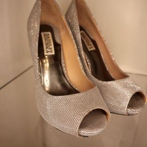 Silver Badgley Mischka Peep toe pumps 6.5